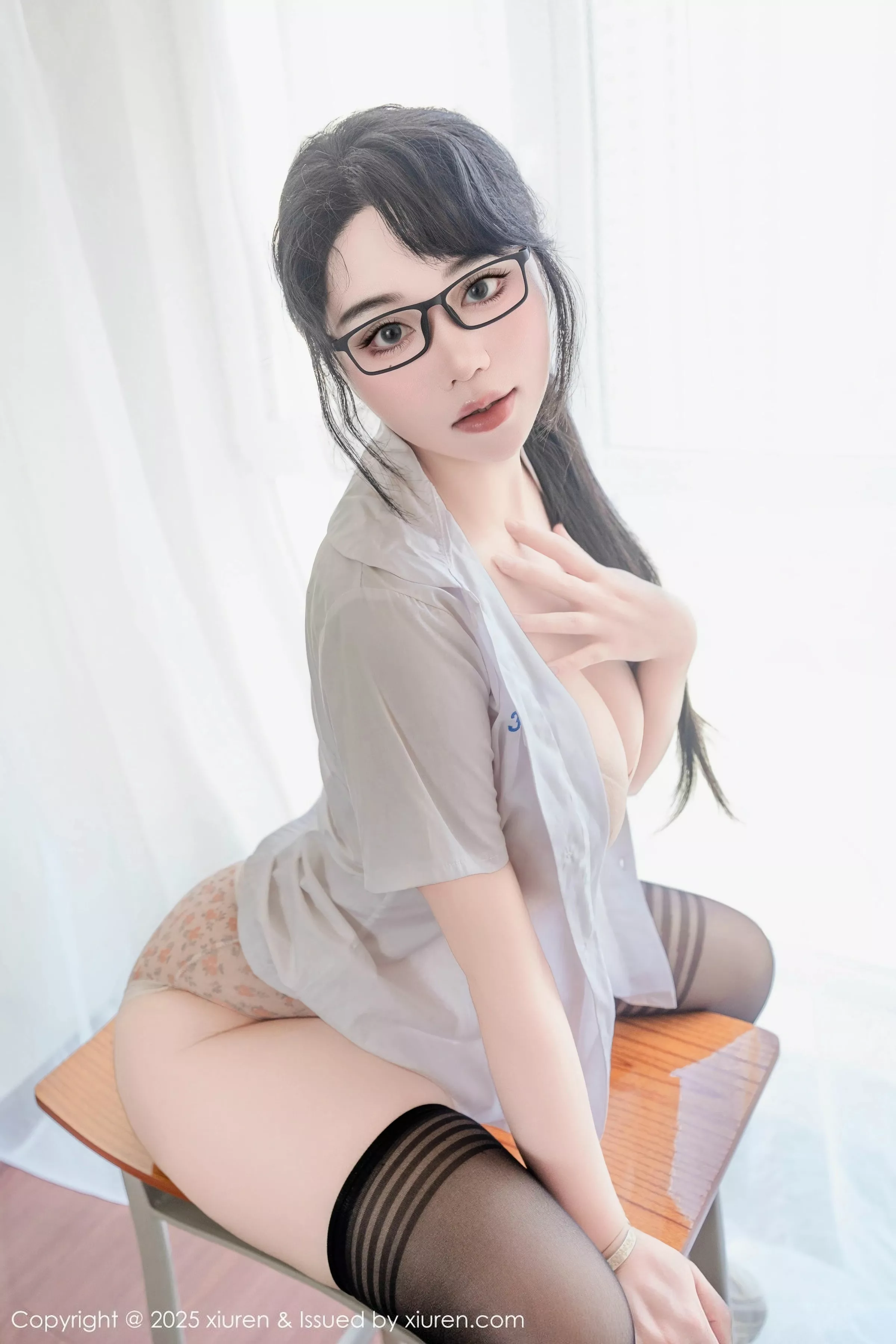 汐汐爱吃草莓写真