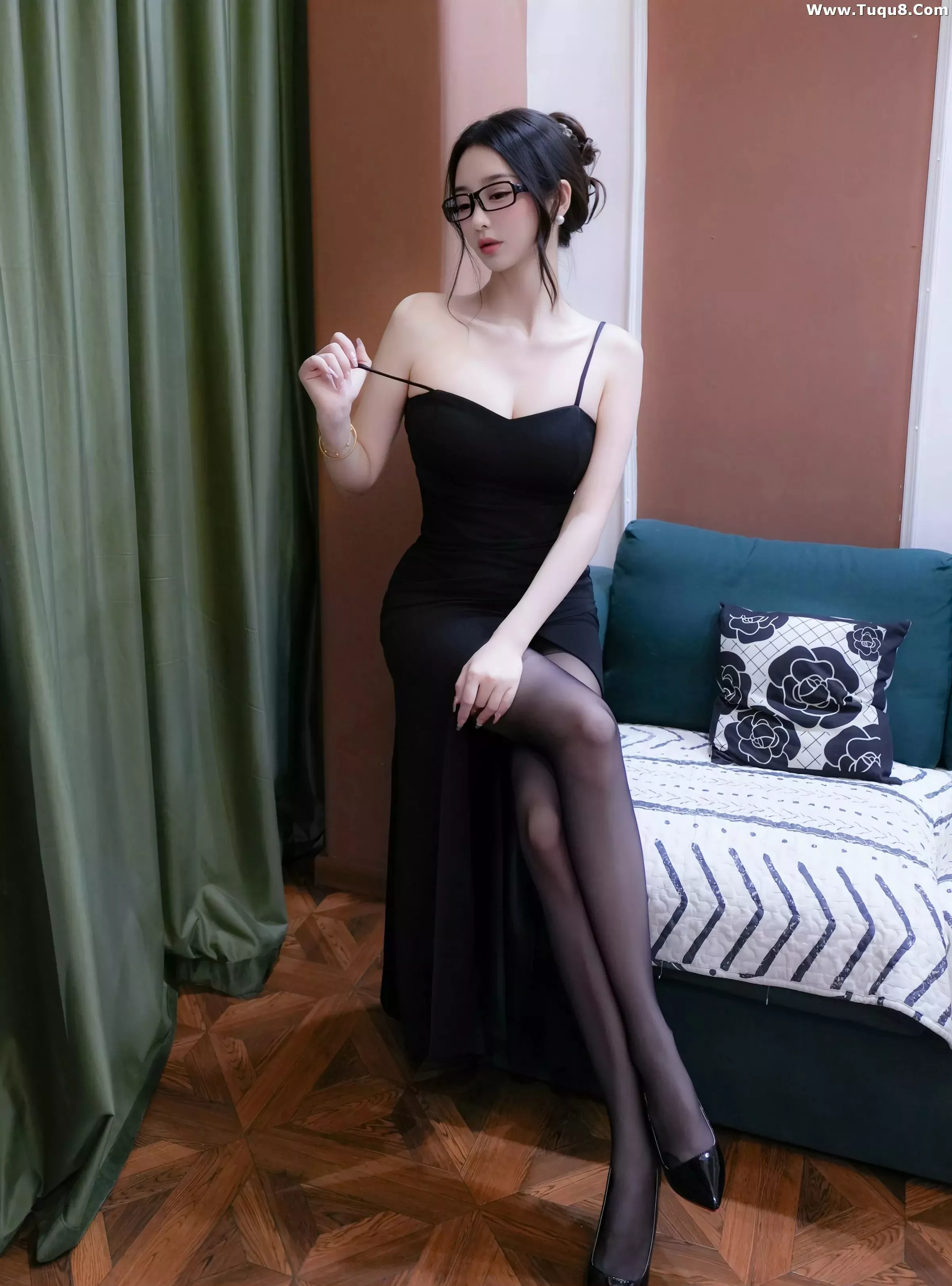 秀人集.com_[XiuRen秀人网]No.10552_模特星星baby性感黑色礼服露黑色情趣内衣秀惹火身材诱惑写真76P