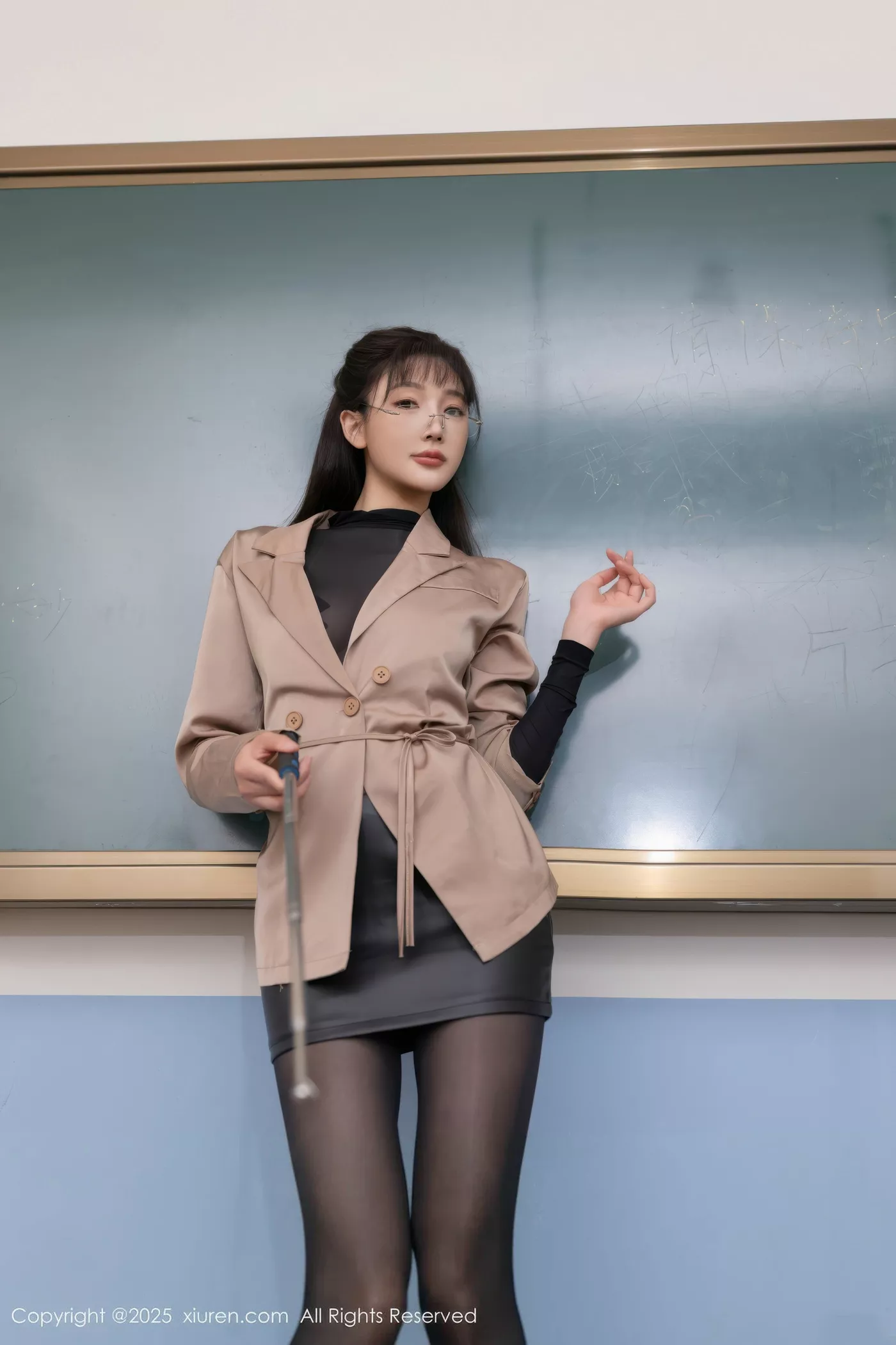 秀人集.com_[XiuRen秀人网]No.10558_模特陆萱萱场景拍摄性感黑色连体丝袜秀翘臀美腿撩人诱惑写真80P