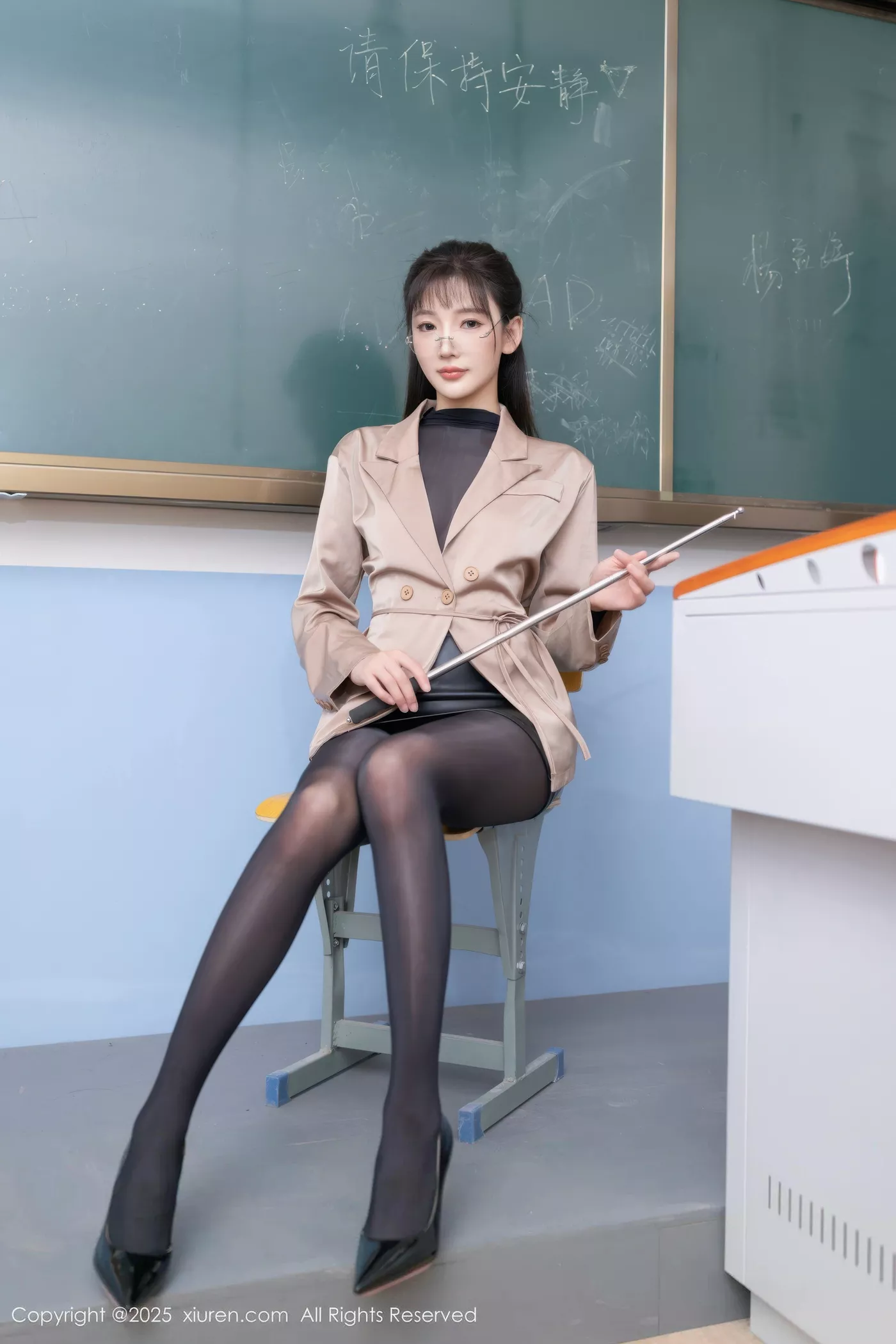 秀人集.com_[XiuRen秀人网]No.10558_模特陆萱萱场景拍摄性感黑色连体丝袜秀翘臀美腿撩人诱惑写真80P