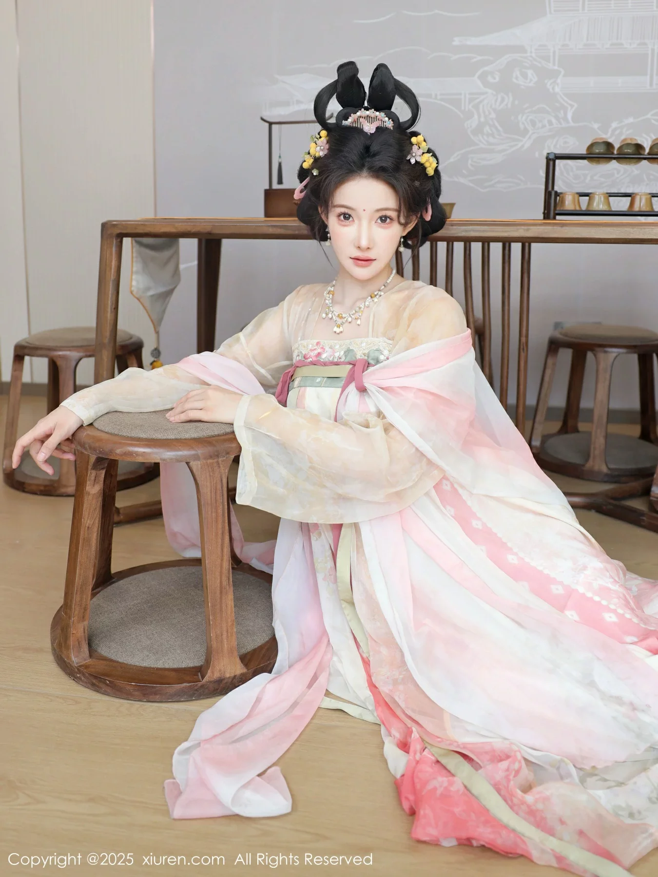 秀人集.com_[XiuRen秀人网]No.10645_模特梨霜儿古典主题性感浅色古装服饰秀丰腴身材迷人美腿写真82P