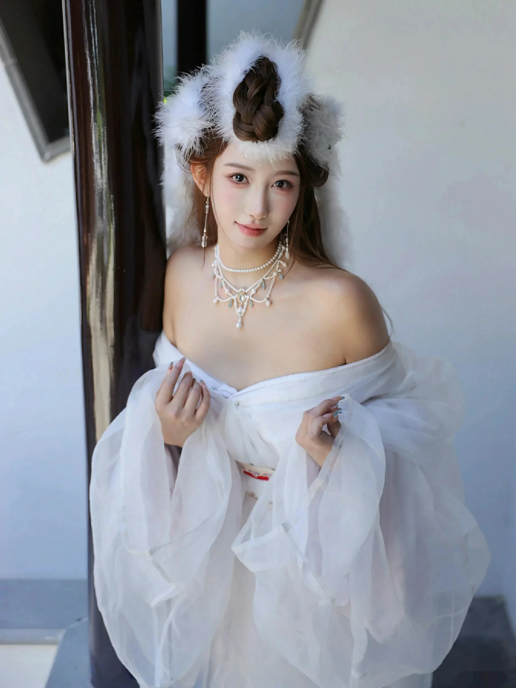 秀人集.com_[XiuRen秀人网]No.10843_模特金允希Yuki性感白色锦毛鼠装扮低胸秀丰腴身材完美诱惑写真78P