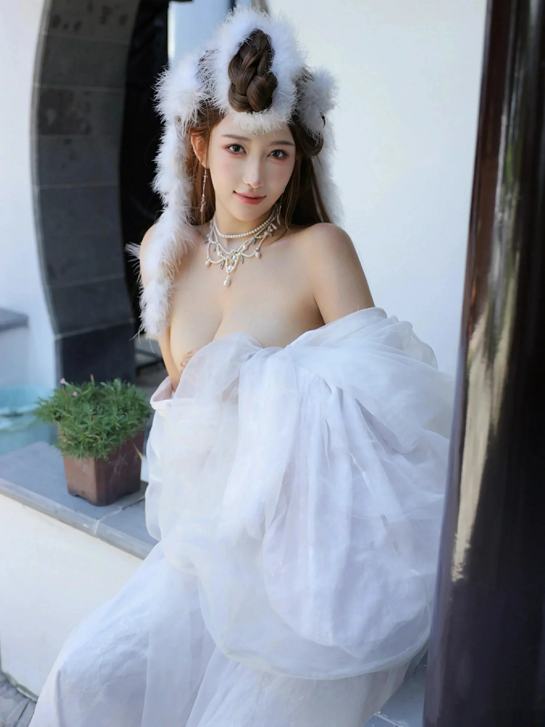 秀人集.com_[XiuRen秀人网]No.10843_模特金允希Yuki性感白色锦毛鼠装扮低胸秀丰腴身材完美诱惑写真78P