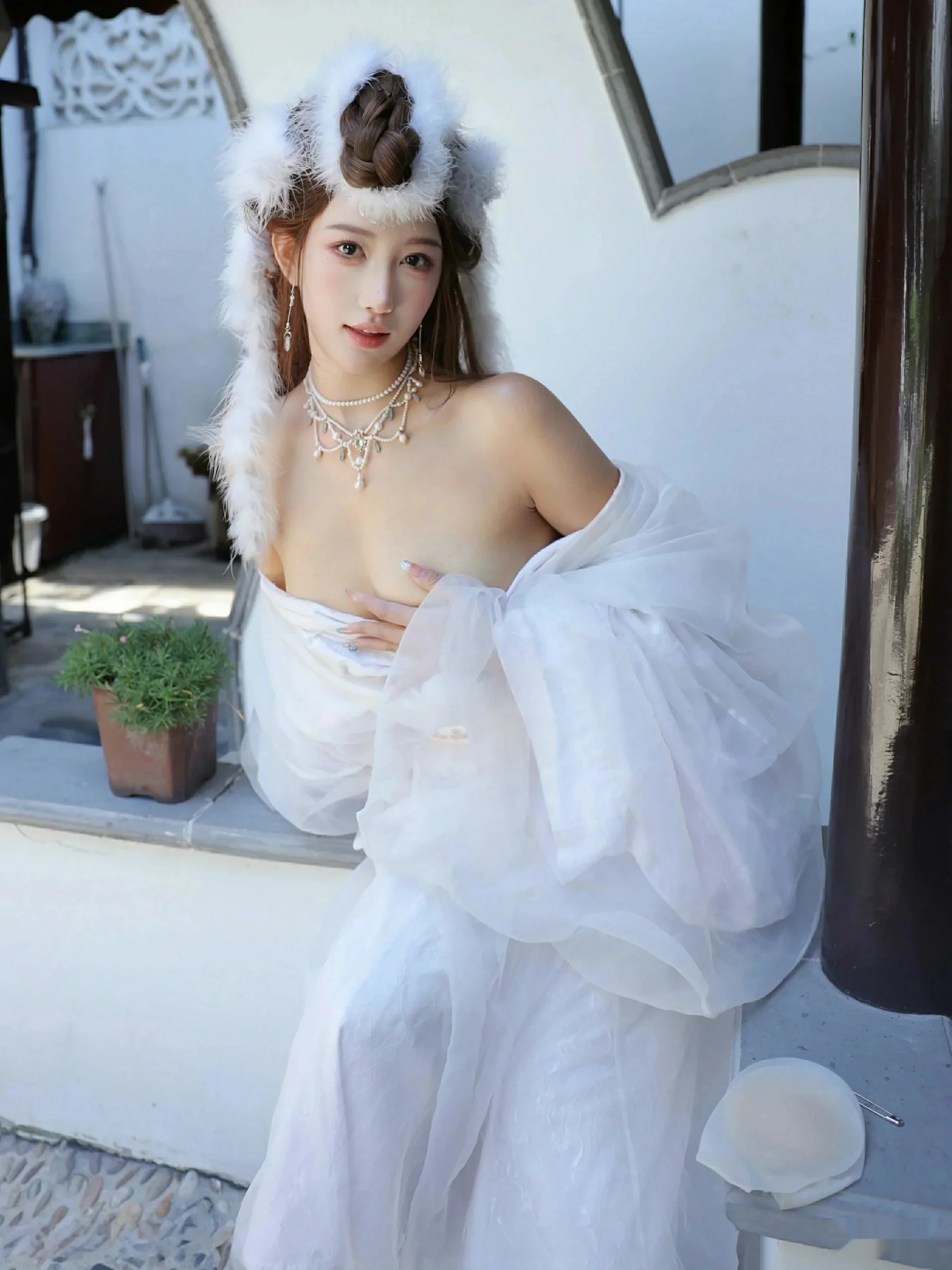 秀人集.com_[XiuRen秀人网]No.10843_模特金允希Yuki性感白色锦毛鼠装扮低胸秀丰腴身材完美诱惑写真78P
