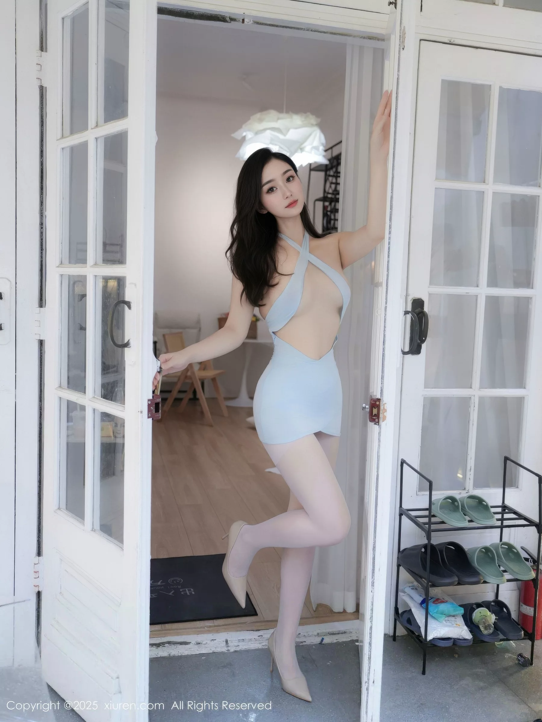 秀人集.com_[XiuRen秀人网]No.10889_模特楠芝性感蓝色连衣短裙配超薄白丝秀丰满身材惹火诱惑写真56P