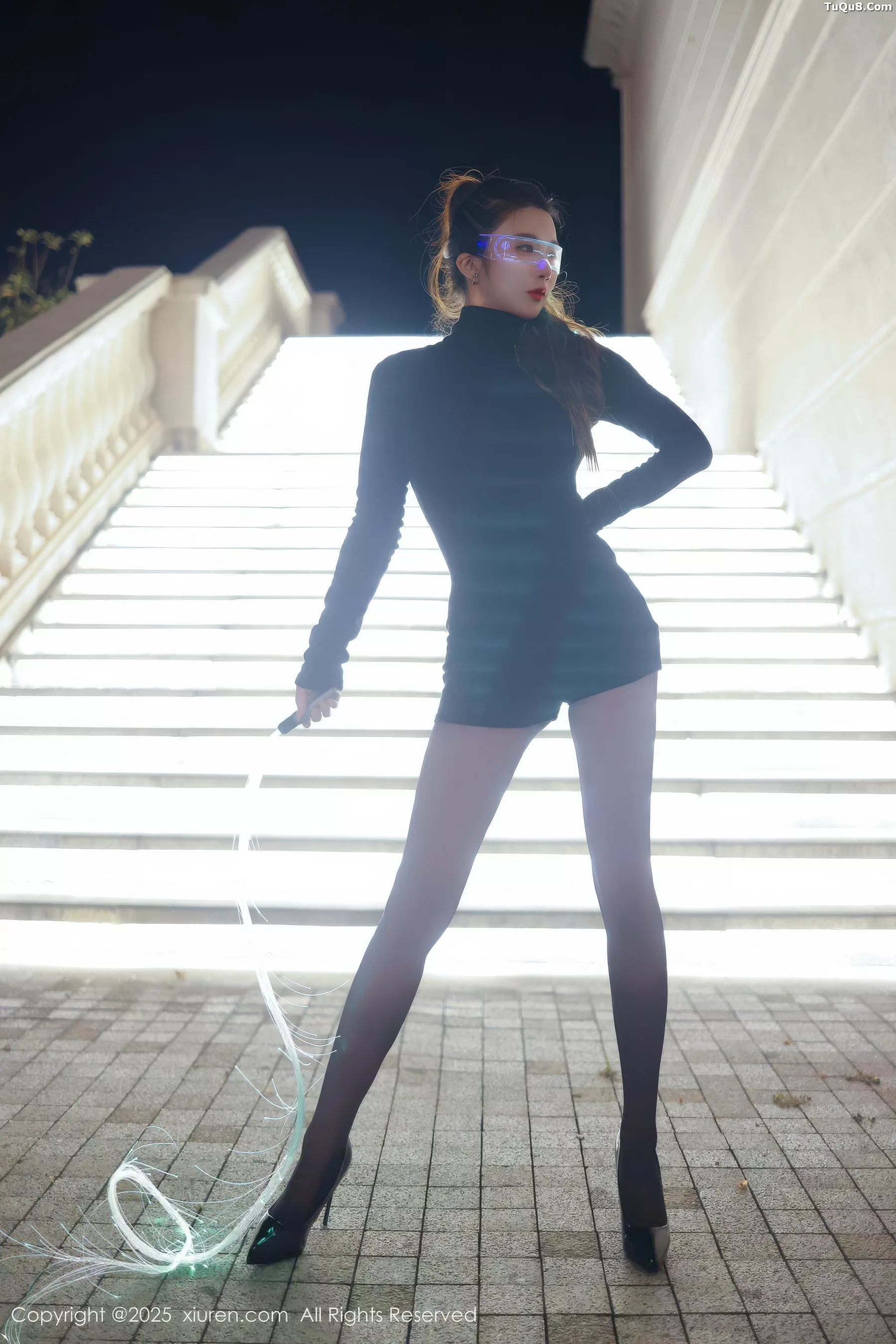 秀人集.com_[XiuRen秀人网]No.10936_模特小肉肉咪性感黑色连衣短裙配超薄黑丝秀凹凸身材诱惑写真77P