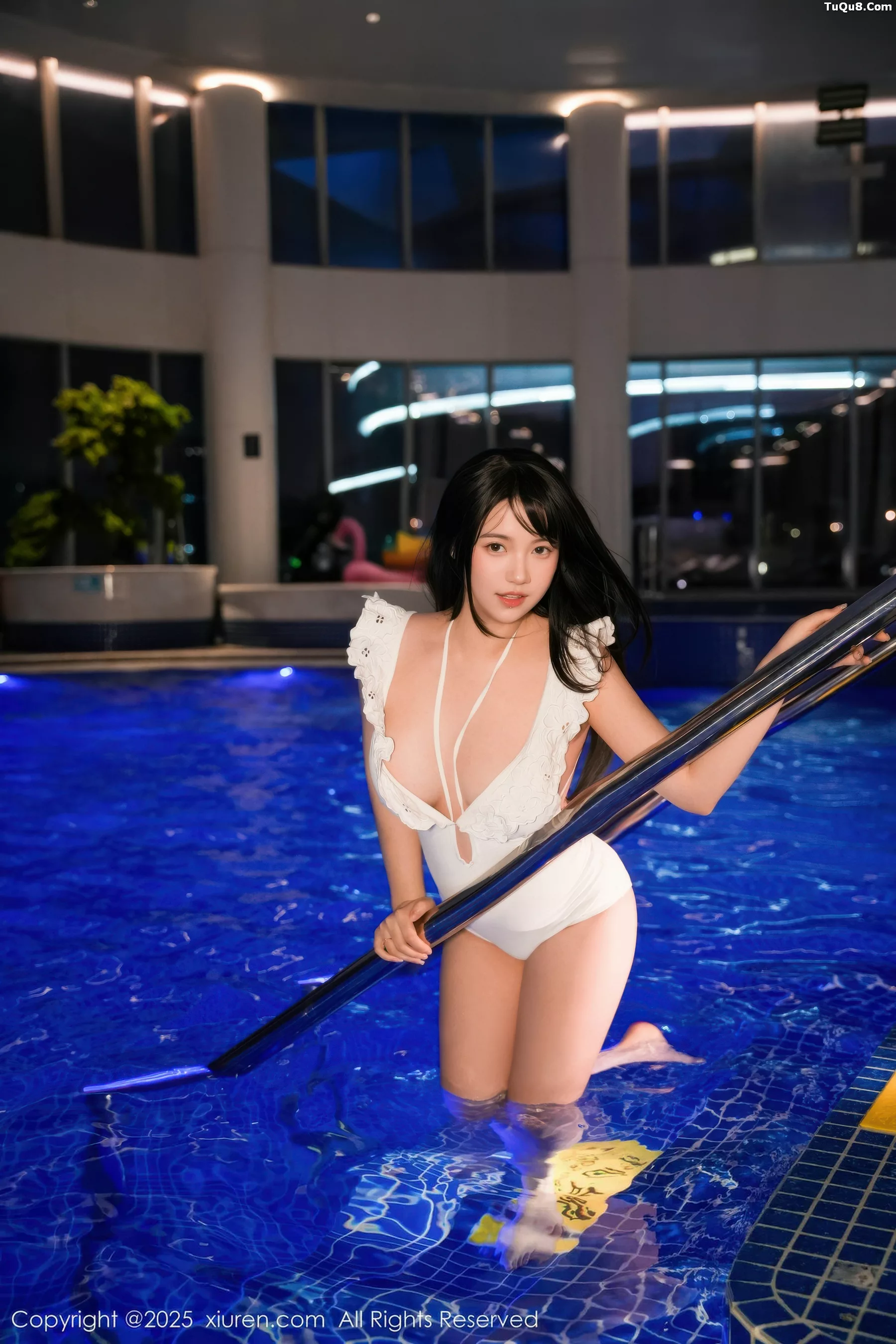 秀人集.com_[XiuRen秀人网]No.10959_模特软情泳池场景性感白色比基尼秀完美身材迷人诱惑写真71P
