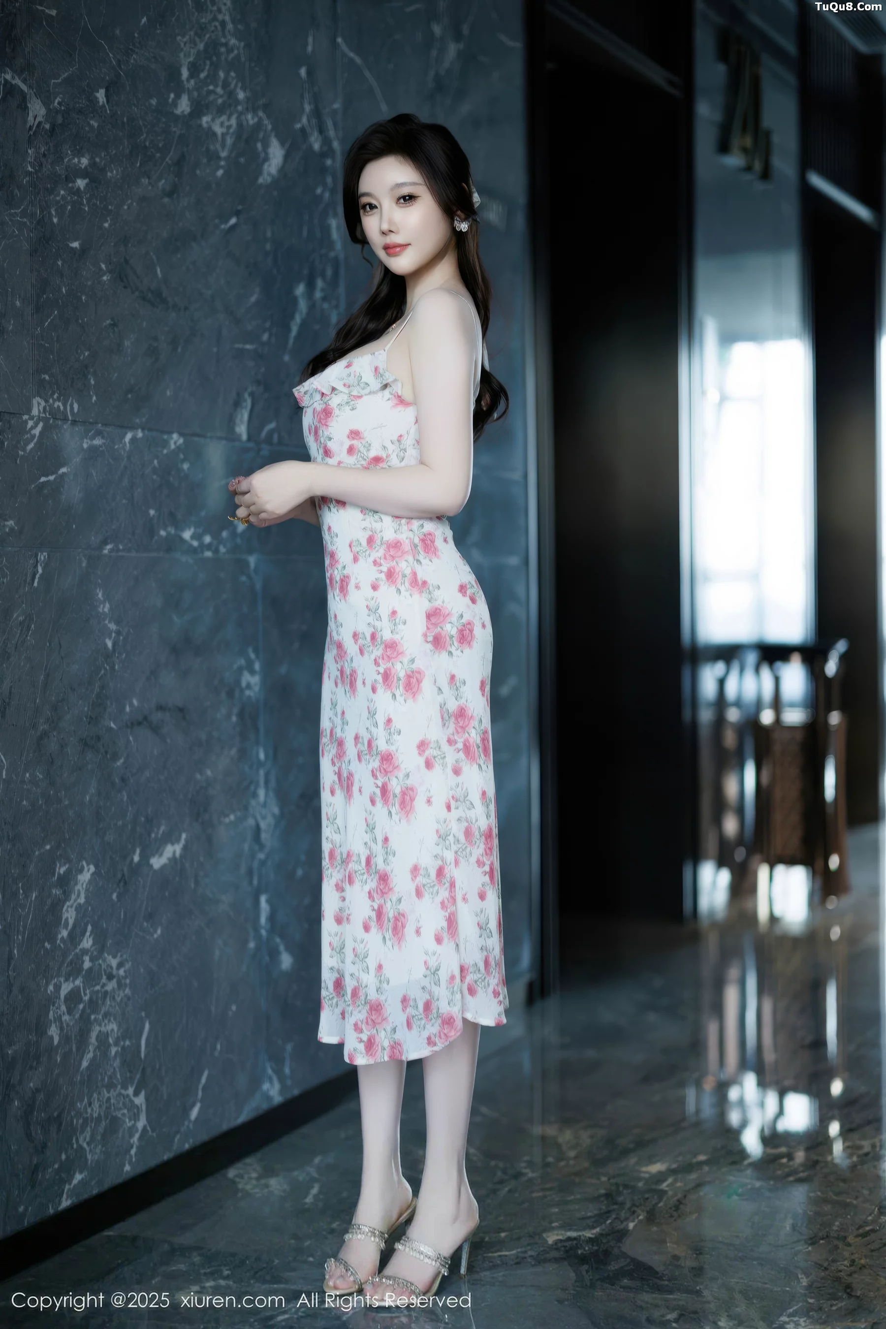 秀人集.com_[XiuRen秀人网]No.10977_女神CHENCHEN.性感碎花裙露白色情趣内衣秀丰腴身材诱惑写真92P