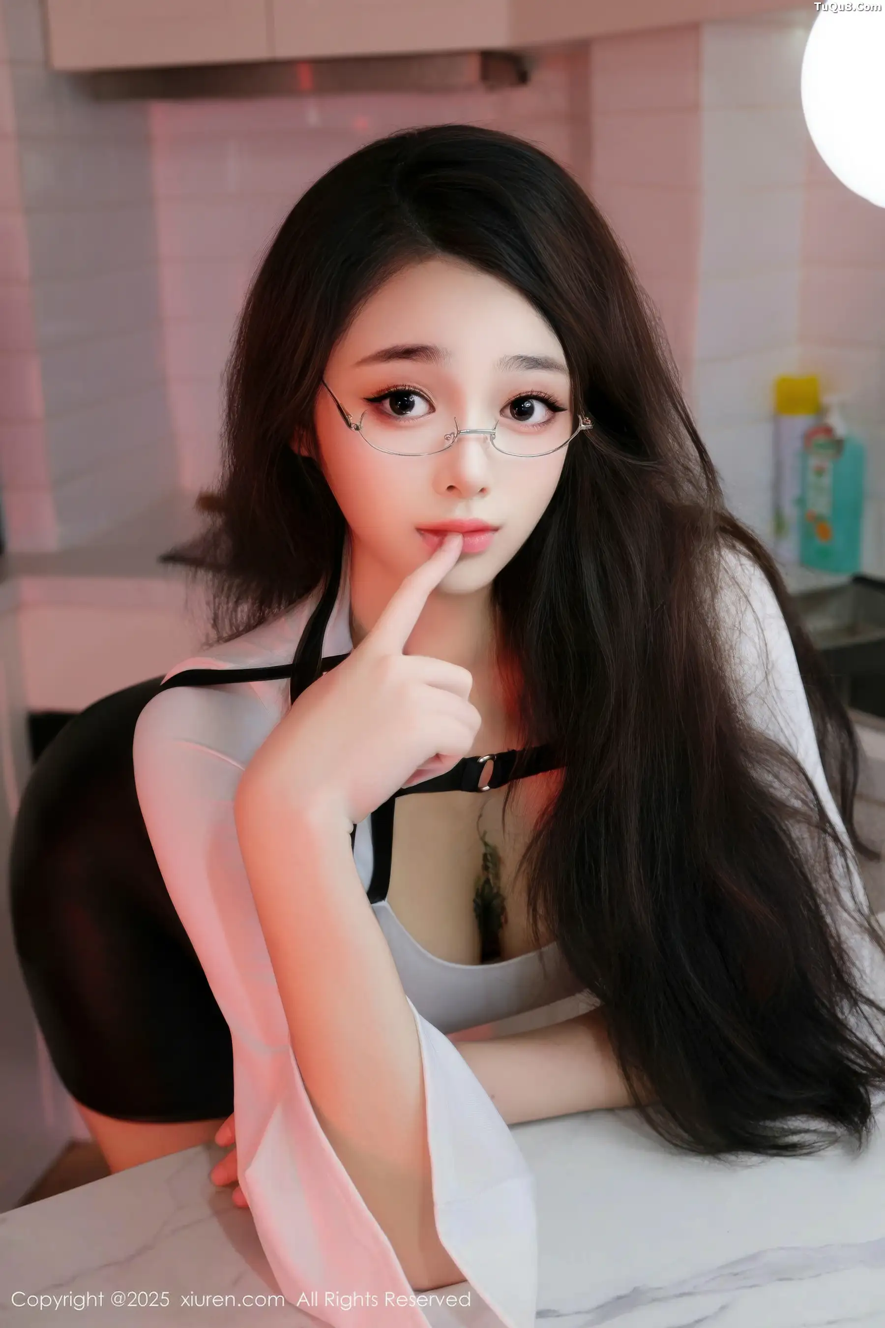 秀人集.com_[XiuRen秀人网]No.10993_新人模特福福_Thrive性感浅色T恤配黑短裙秀丰满身材诱惑写真80P