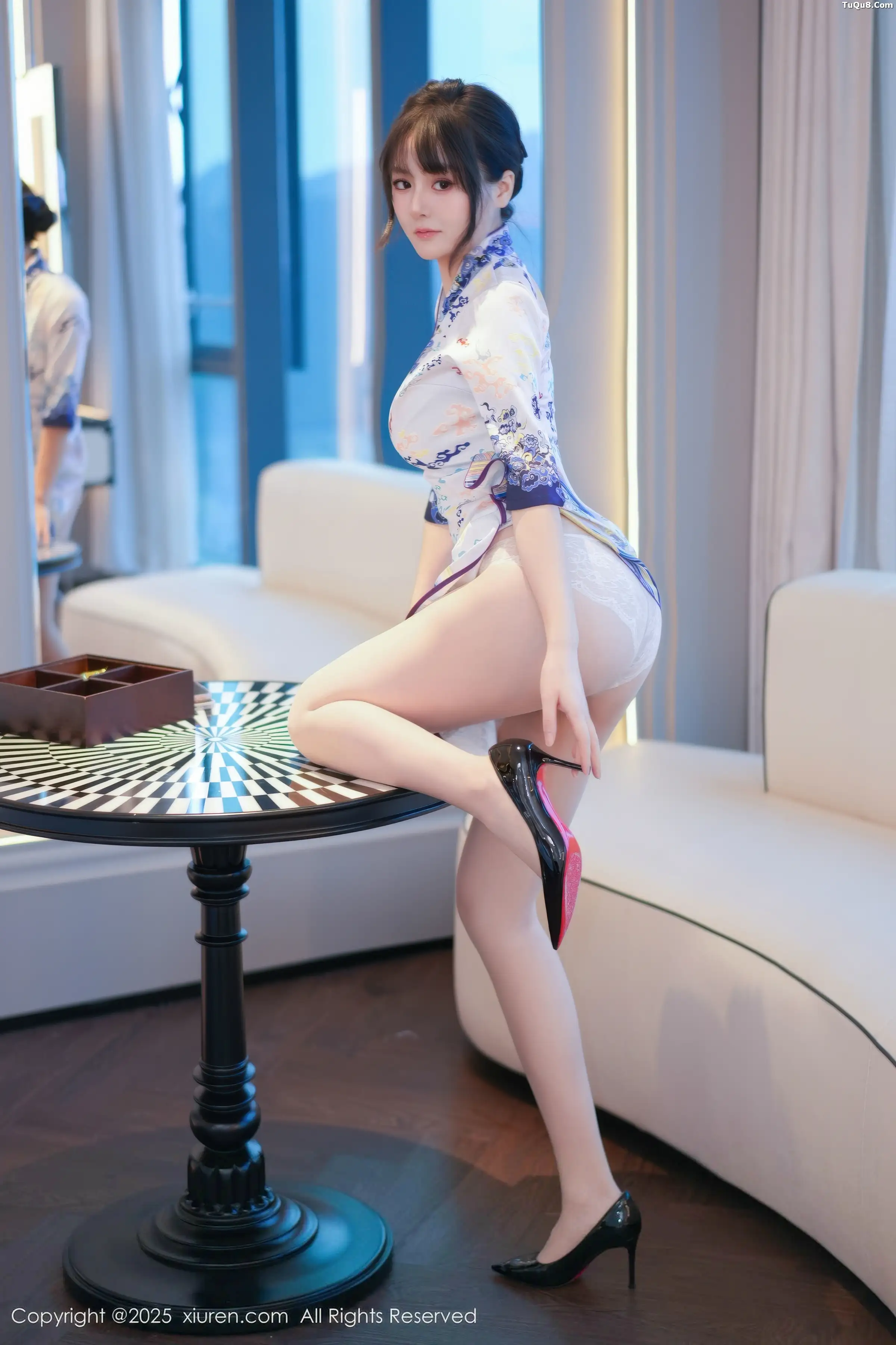 秀人集.com_[XiuRen秀人网]No.11001_模特沈南汐RuRu性感浅色旗袍露白色蕾丝内衣秀凹凸身材诱惑写真67P