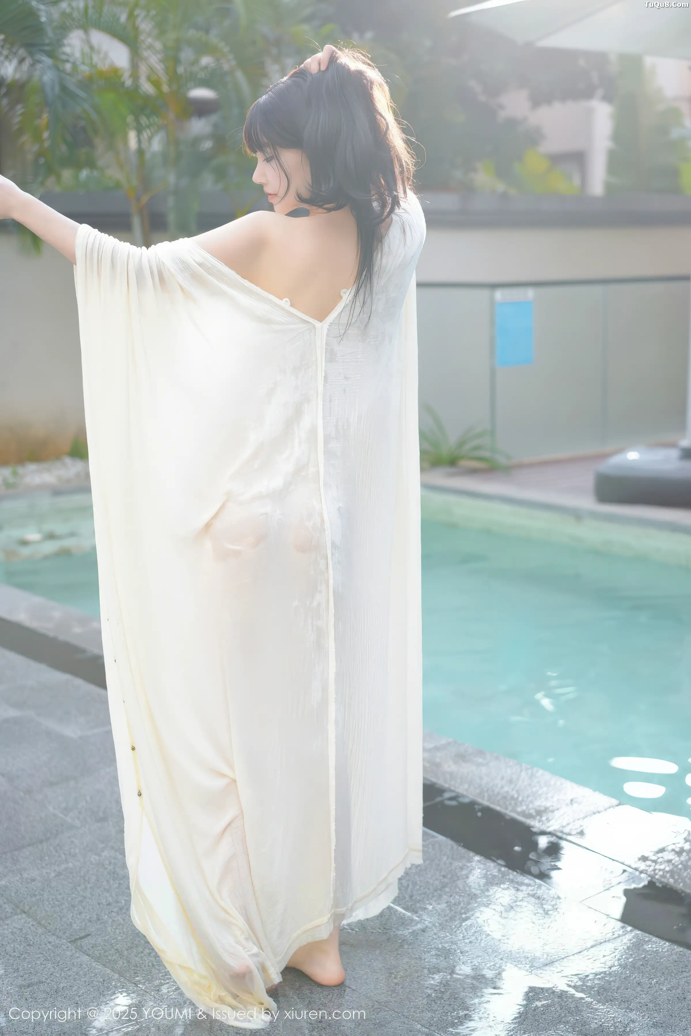 秀人集.com_[YouMi尤蜜荟]Vol.1185_女神朱可儿Flora户外泳池性感浅色浴袍秀雪峰美臀撩人诱惑写真85P