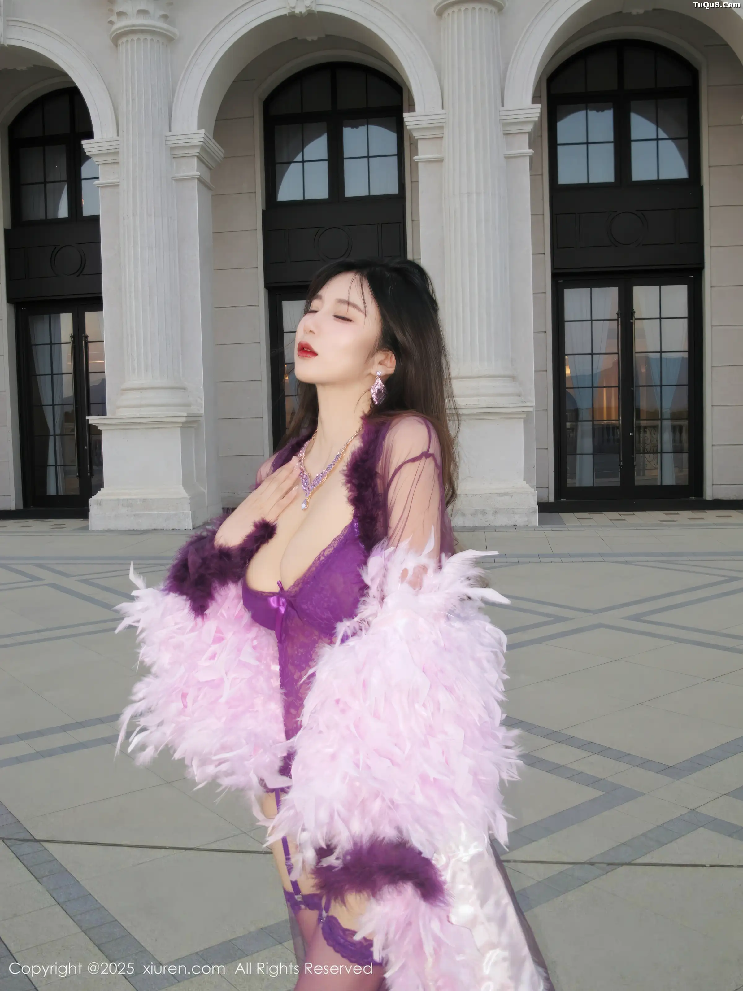 秀人集.com_[XiuRen秀人网]No.11047_模特小肉肉咪性感紫色情趣内衣配紫丝吊袜秀凹凸身材诱惑写真72P