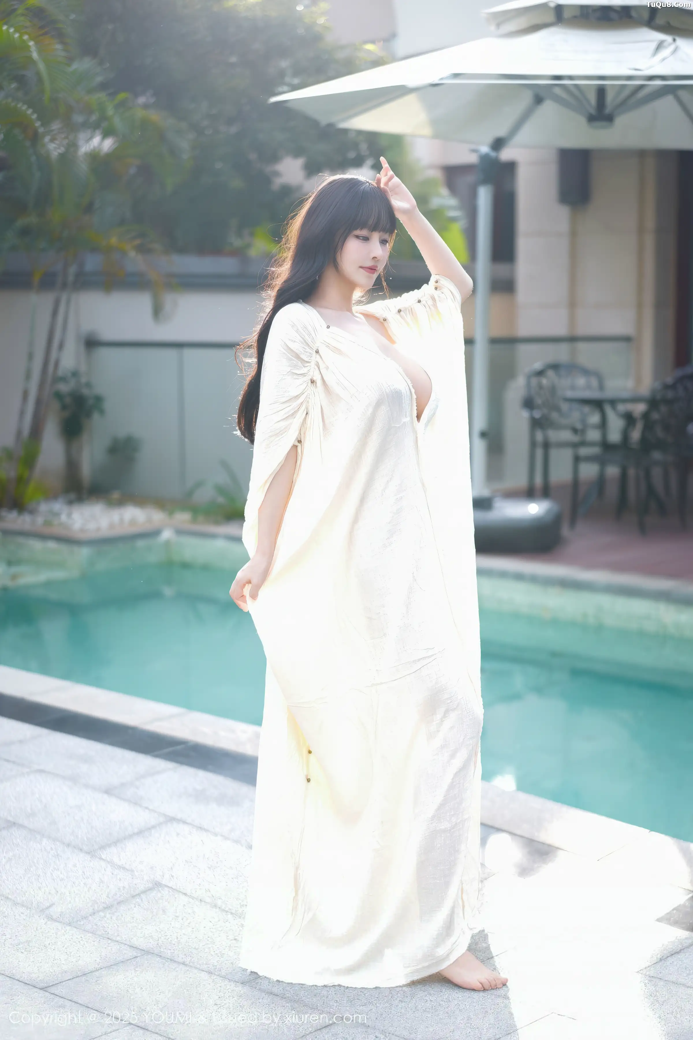 秀人集.com_[YouMi尤蜜荟]Vol.1185_女神朱可儿Flora户外泳池性感浅色浴袍秀雪峰美臀撩人诱惑写真85P