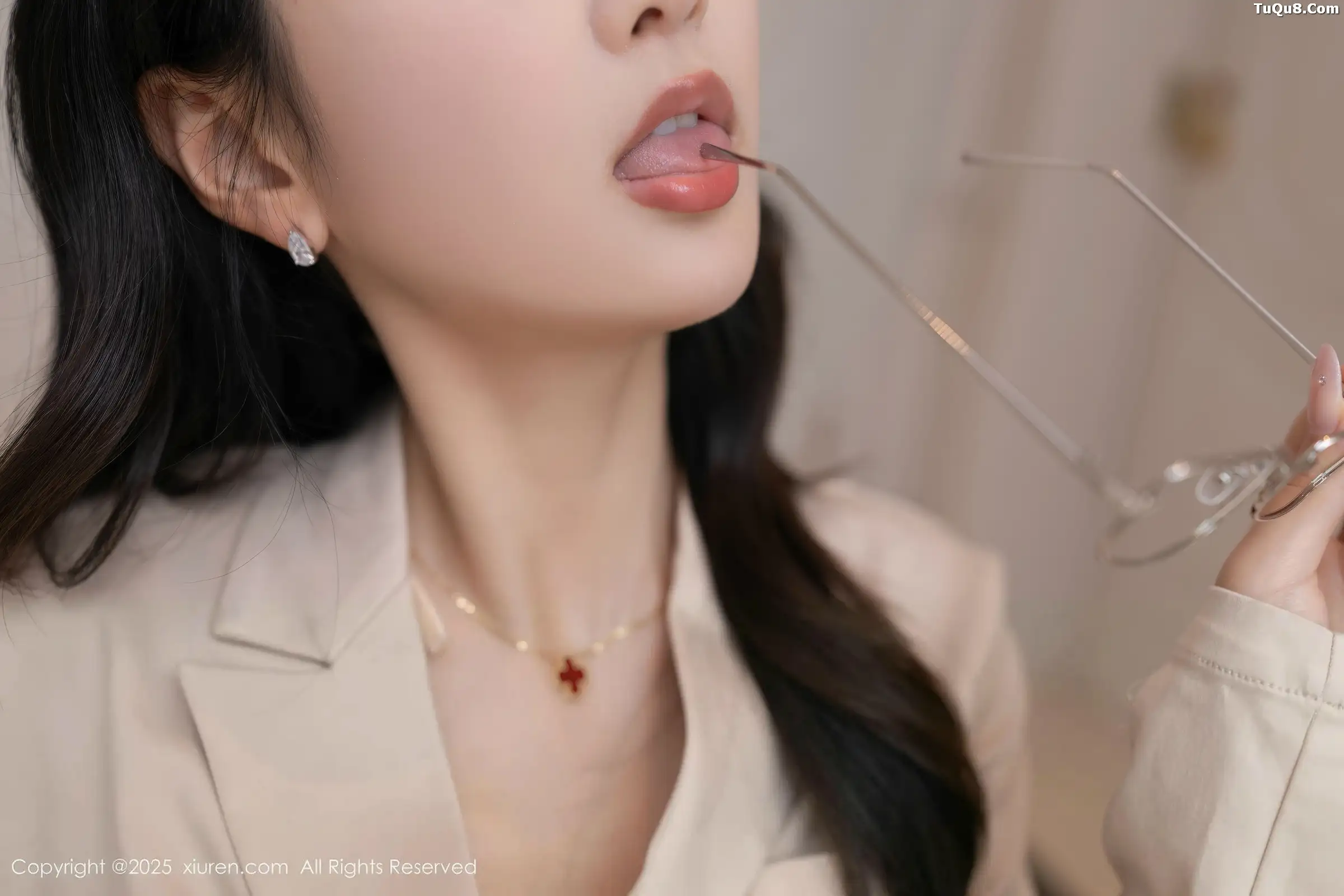 秀人集.com_[XiuRen秀人网]No.11053_模特唐安琪性感OL服饰露浅色内衣配超薄肉丝秀曼妙身姿诱惑写真84P