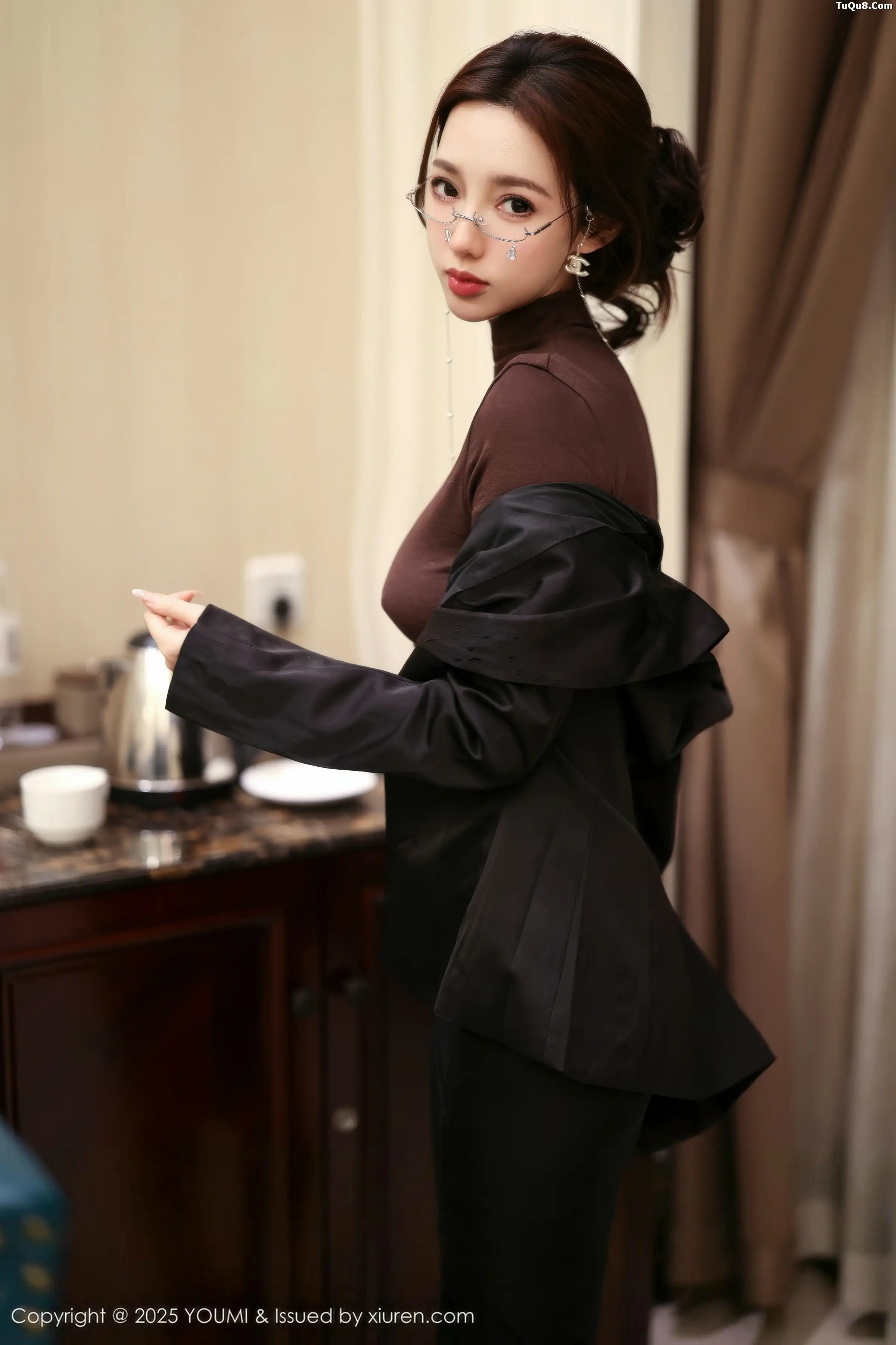 秀人集.com_[YouMi尤蜜荟]Vol.1186_模特Twins-桃桃性感黑色西服配黑丝吊袜秀曼妙身姿迷人诱惑写真100P