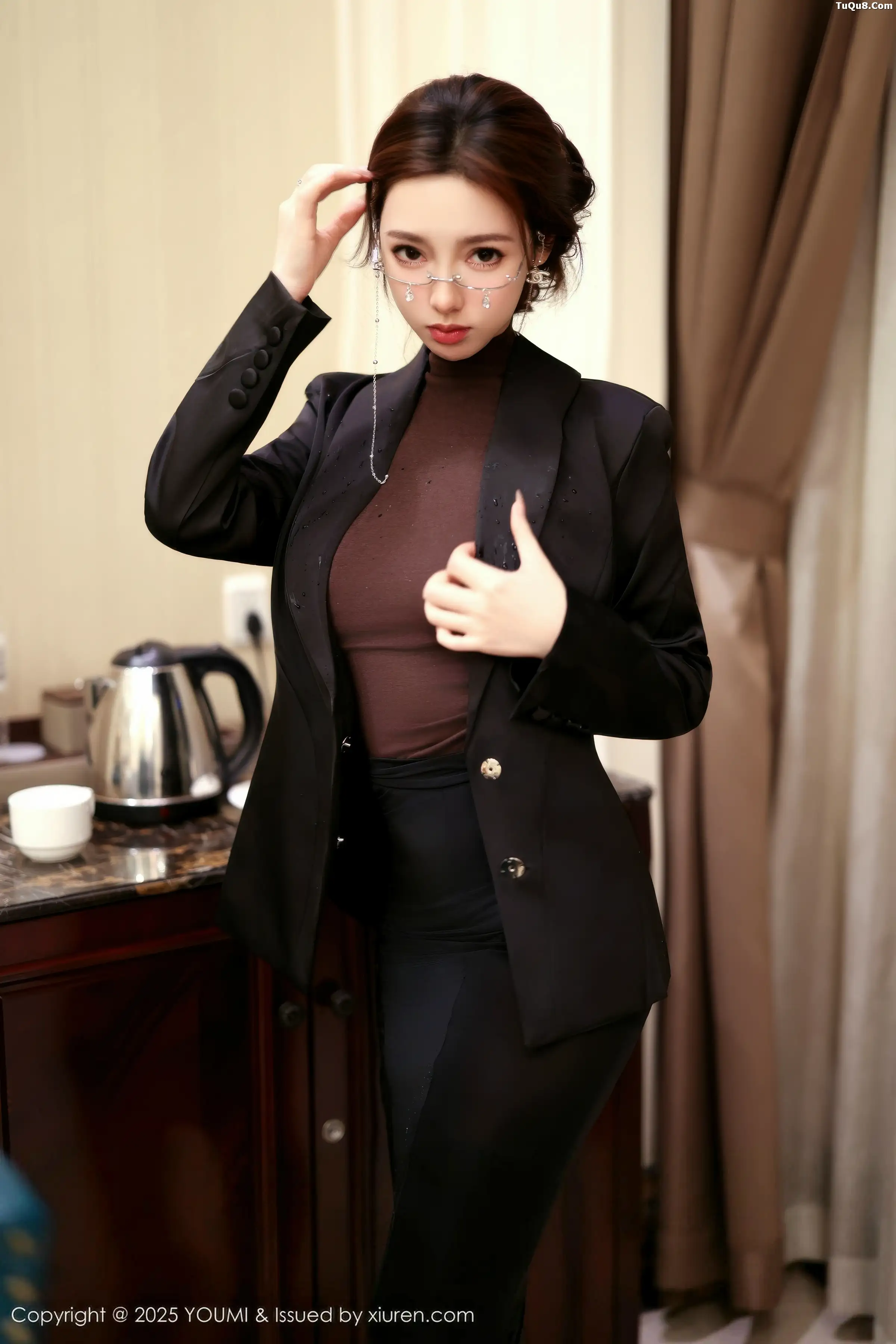 秀人集.com_[YouMi尤蜜荟]Vol.1186_模特Twins-桃桃性感黑色西服配黑丝吊袜秀曼妙身姿迷人诱惑写真100P