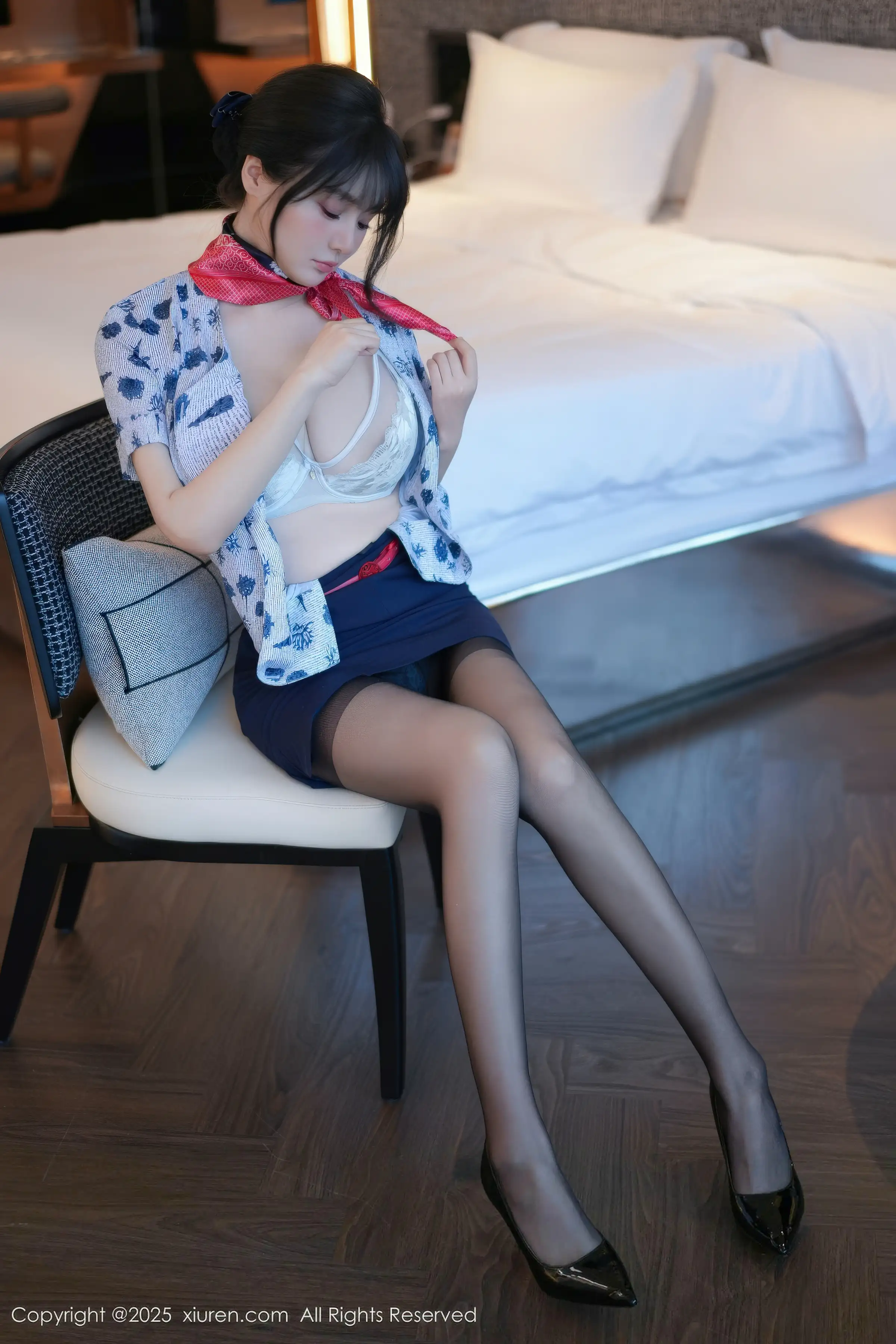 秀人集.com_[XiuRen秀人网]No.11115_模特沈南汐RuRu性感空姐制服露灰色内衣秀凹凸身材诱惑写真80P